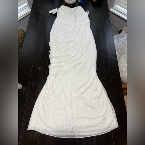 Brand new wedding dress, inexpensive but not cheap! - Picture 1 of 12